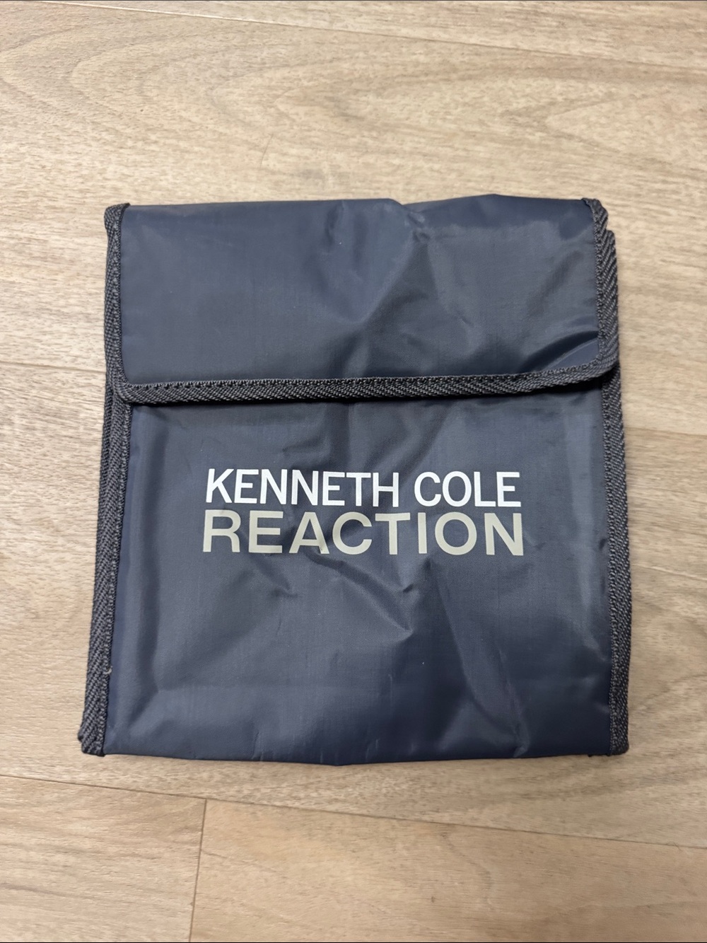 Kenneth Cole Reaction Black Foldable lunch bag / insulated cooler with Logo. NEW